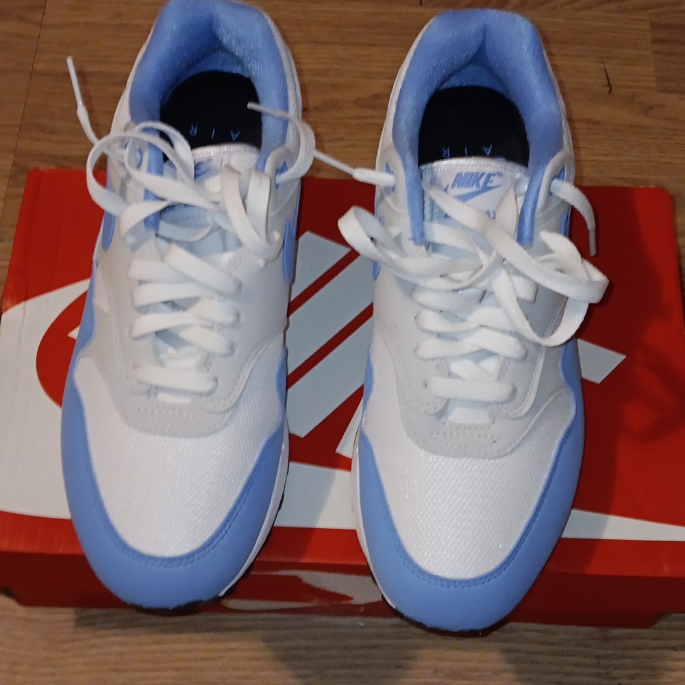 NIKE AIR MAX 1 UNC UNIVERSITY BLUE